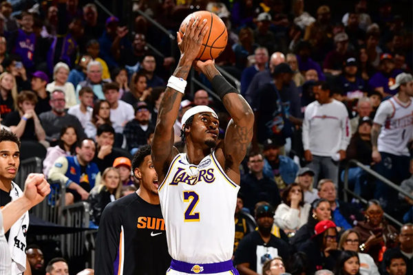 湖人险胜太阳!范德比尔特成防守亮点,防守短板仍待补齐