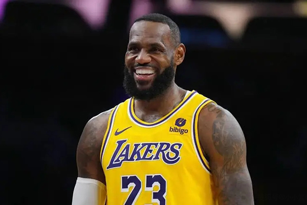 詹姆斯提两条件降薪续约湖人 管理层陷入两难
