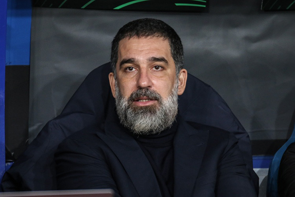 从球场到教练席仅900天!图兰沧桑巨变,球迷惊呼:这38岁像58!