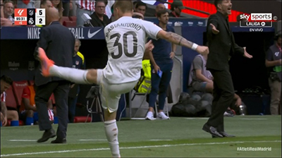 年轻气盛付出代价!18岁马斯坦托诺染黄+引冲突,德比惨败收场